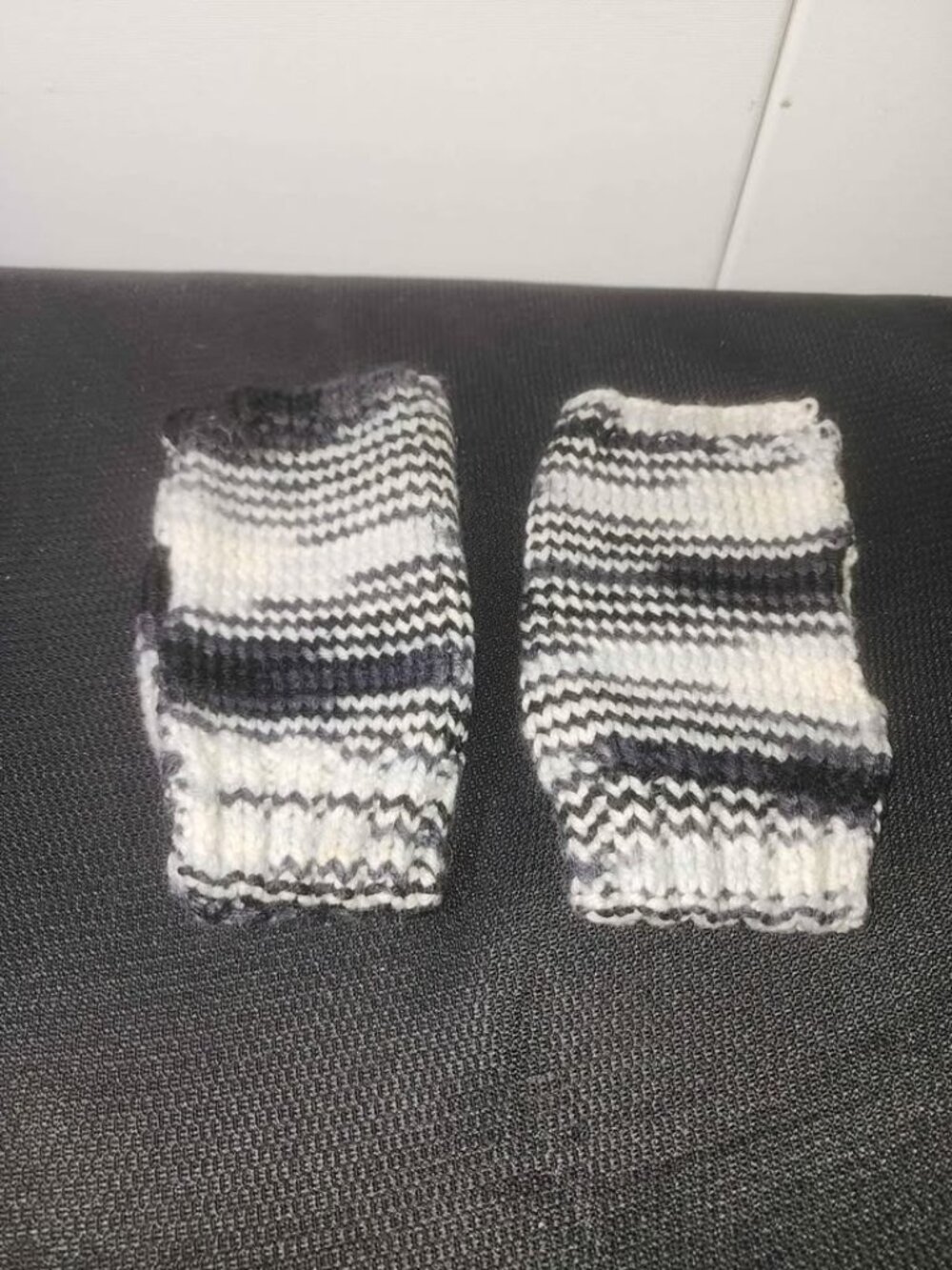 Black White Grey Fingerless Hand Warmer Gloves F2